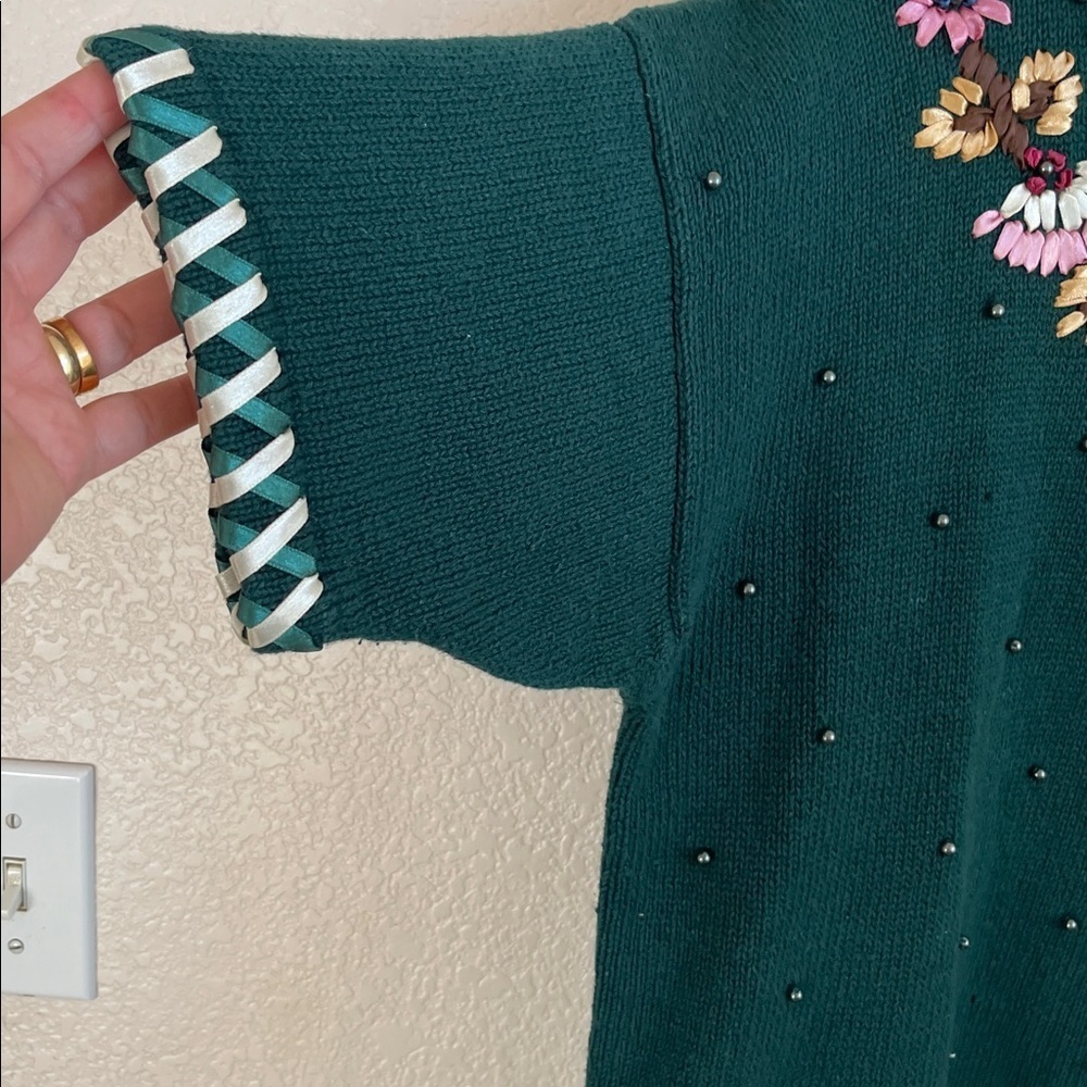 Floral Embroidered Green Sweater - Picture 3 of 8